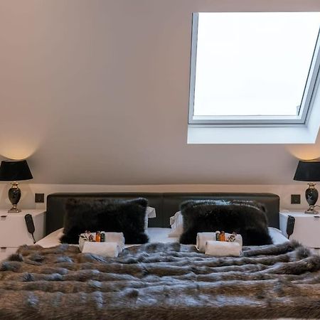 Huswell - Luxurious Apartment With Parking Бернем Екстер'єр фото