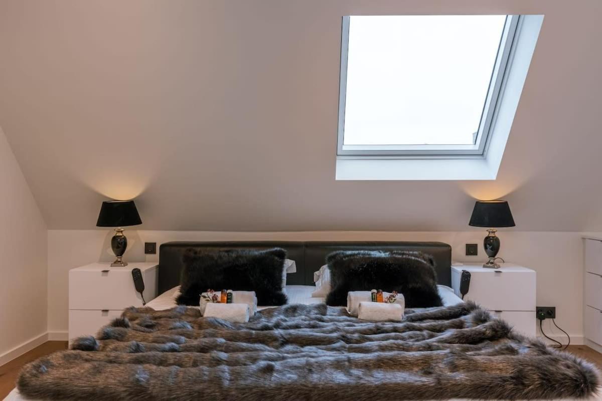 Huswell - Luxurious Apartment With Parking Бернем Екстер'єр фото